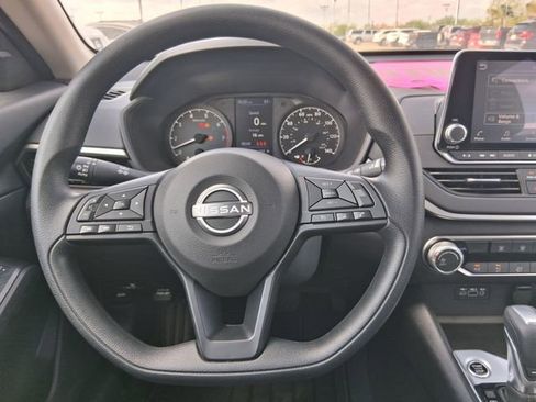 Certified 2025 Nissan Altima 2.5 S image 9