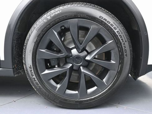 Used 2023 Tesla Model X image 13