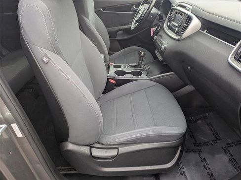Used 2016 Kia Sorento LX w/ LX Convenience Package image 19