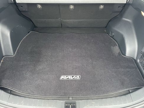 Used 2019 Toyota RAV4 Limited image 35