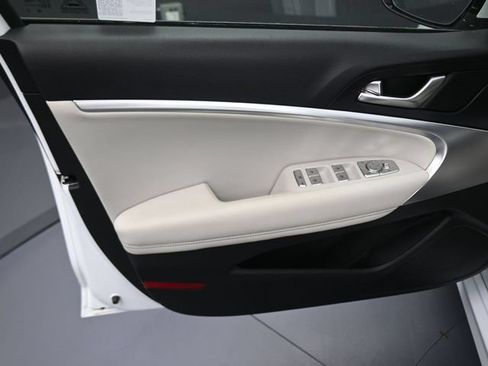 Used 2025 Genesis G70 2.5T RWD image 19