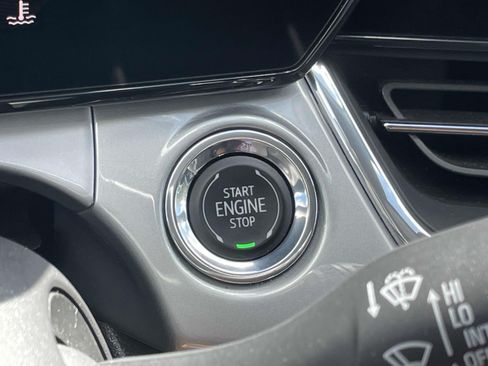 Used 2025 Chevrolet Trax LT FWD image 18