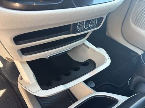 Used 2024 Chrysler Pacifica Touring-L image 24