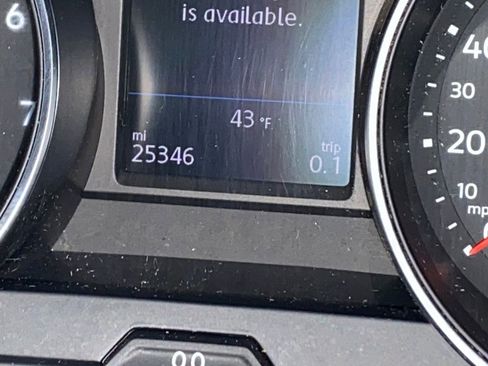 Used 2019 Volkswagen Tiguan SE image 17