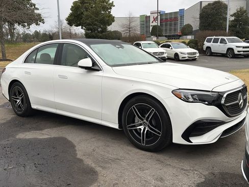 Used 2026 Mercedes-Benz E 350 4MATIC Sedan image 3