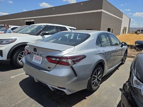 Used 2022 Toyota Camry SE FWD image 4