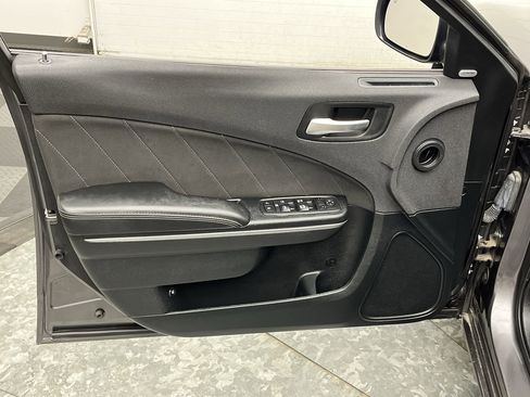 Used 2017 Dodge Charger SXT image 6