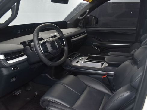 Certified 2025 Lincoln Navigator Reserve w/ Jet Appearance Package AWD/4WD image 8