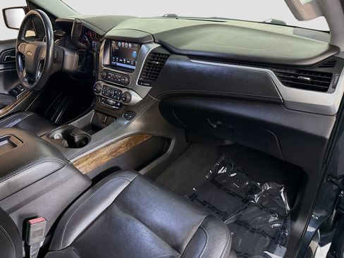 Used 2020 Chevrolet Suburban LT w/ Luxury Package RWD image 29