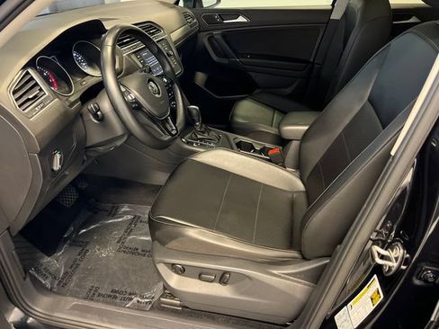 Used 2018 Volkswagen Tiguan SE w/ Panoramic Sunroof Package FWD image 6