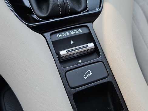 Used 2024 Honda HR-V LX image 16
