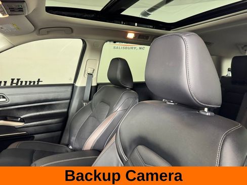 Used 2024 Nissan Pathfinder Platinum image 12