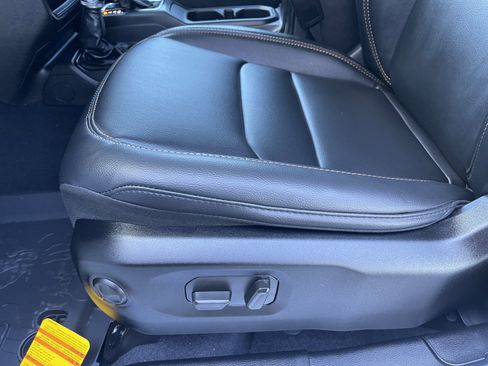 New 2025 Jeep Gladiator Sport image 17