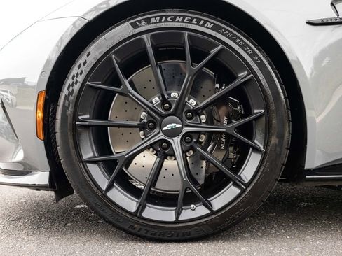 Used 2025 Aston Martin V8 Vantage Coupe image 61