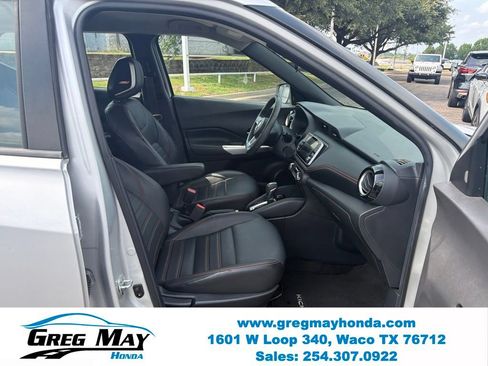 Used 2019 Nissan Kicks SR w/ SR Premium Package FWD image 28