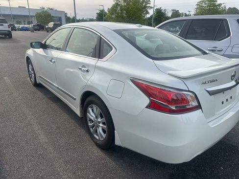 Used 2015 Nissan Altima 2.5 S w/ Sport Value Package image 5