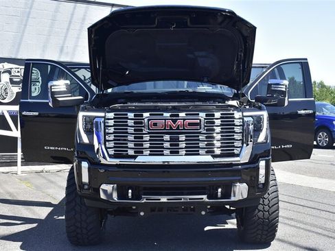 Used 2024 GMC Sierra 3500 Denali w/ Denali Reserve Package AWD/4WD image 38