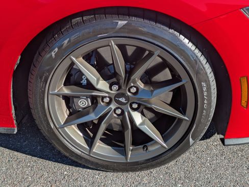 Used 2025 Ford Mustang Dark Horse image 11