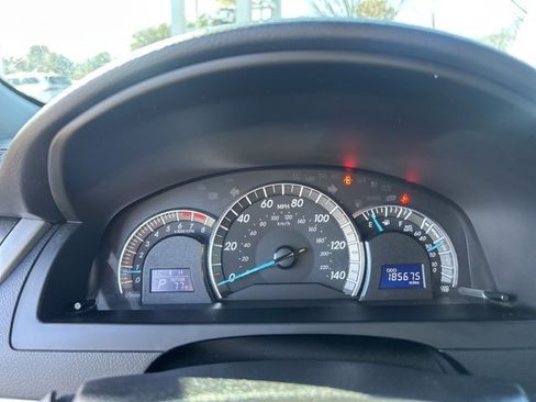 Used 2014 Toyota Camry SE image 19
