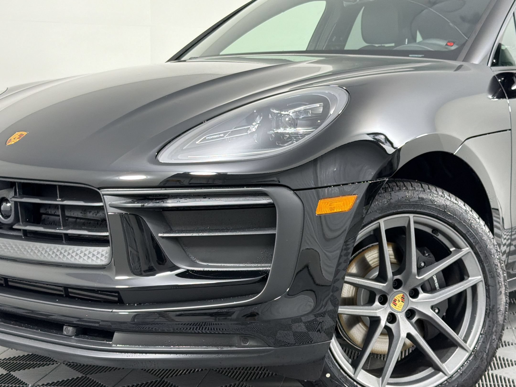 Certified 2026 Porsche Macan AWD/4WD image 6