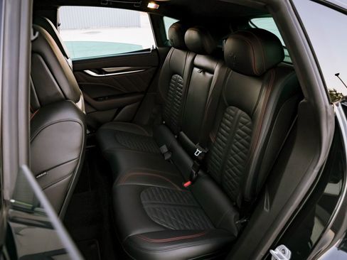 Used 2022 Maserati Levante Trofeo image 33