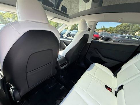 Used 2024 Tesla Model Y Long Range AWD/4WD image 13