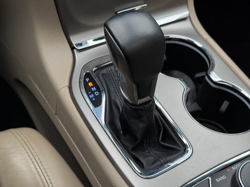 Used 2019 Jeep Grand Cherokee Limited w/ Luxury Group II image 60