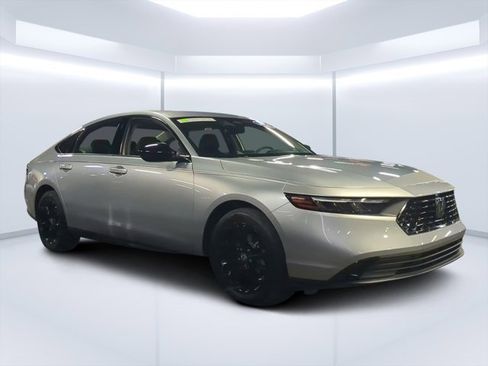 Used 2025 Honda Accord SE image 26