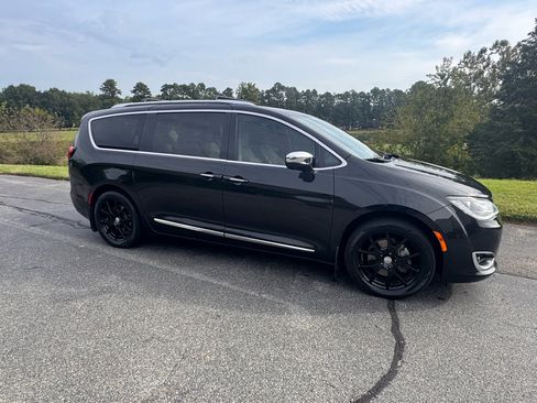 Used 2018 Chrysler Pacifica Limited w/ Advanced Safetytec Group image 34