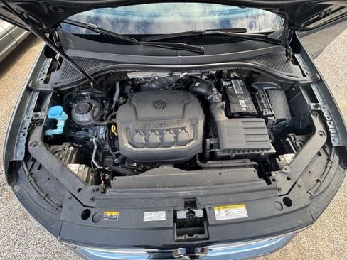 Used 2023 Volkswagen Tiguan SE w/ Panoramic Sunroof Package FWD image 10