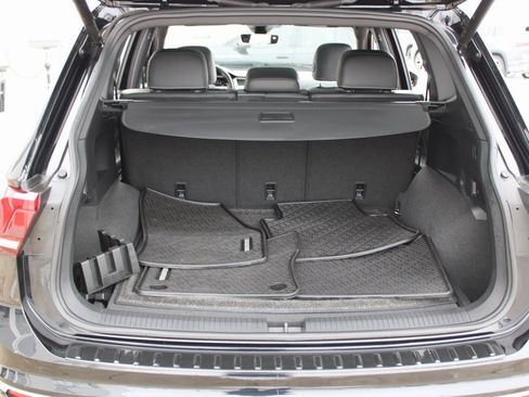 Certified 2023 Volkswagen Tiguan SEL R-Line image 30