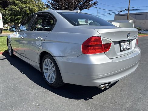 Used 2006 BMW 325i Sedan RWD image 9