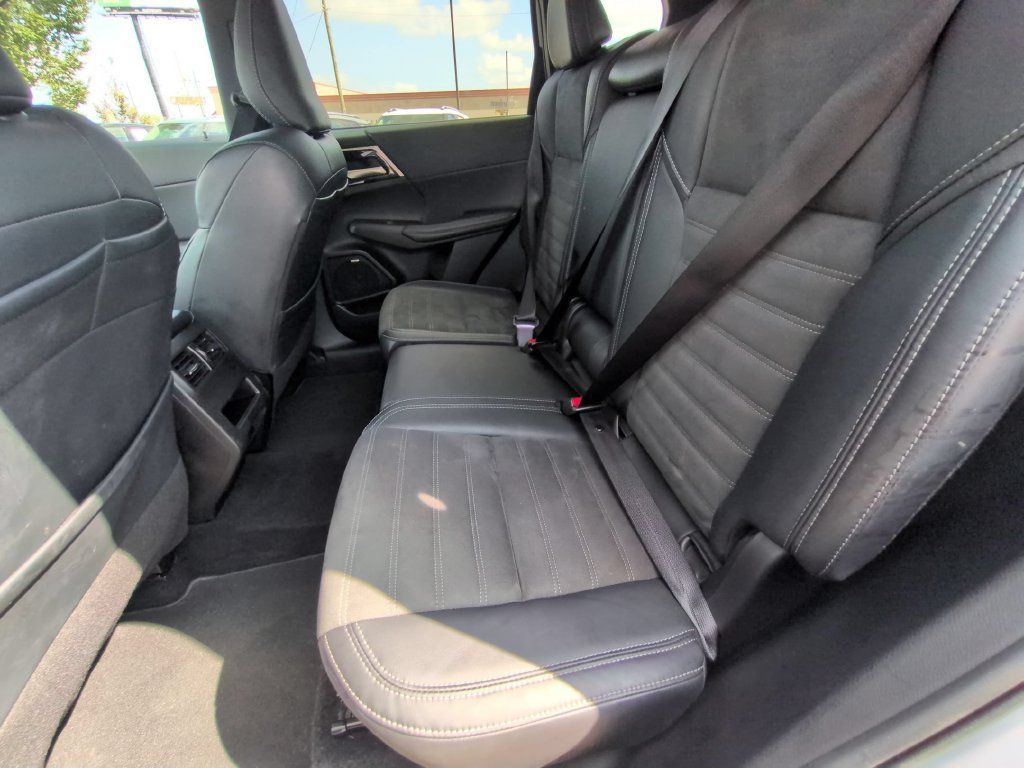 Used 2025 Mitsubishi Outlander SE AWD/4WD image 27