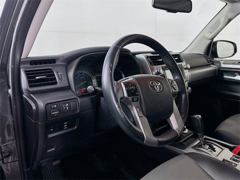 Used 2017 Toyota 4Runner SR5 Premium image 9