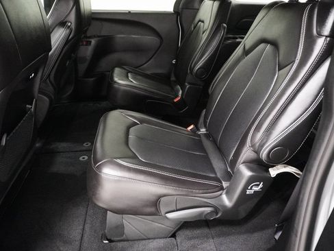 New 2026 Chrysler Pacifica Select FWD image 15