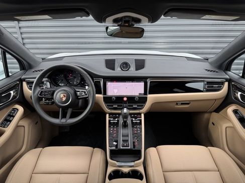 New 2026 Porsche Macan image 16