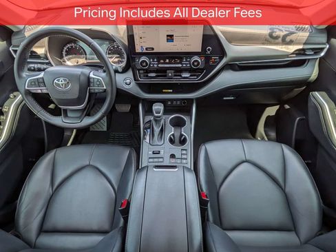 Used 2023 Toyota Highlander XLE AWD/4WD image 17