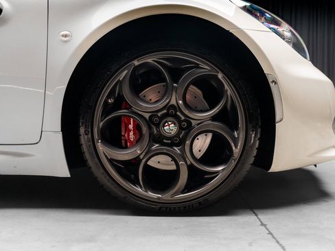 Used 2015 Alfa Romeo 4C Coupe w/ Leather Interior Group image 28