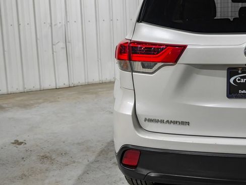 Used 2018 Toyota Highlander XLE FWD image 48