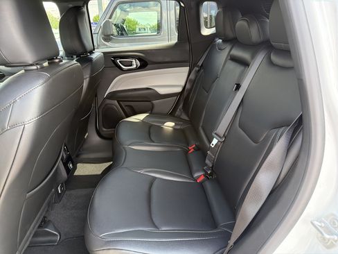 Certified 2025 Jeep Compass Limited AWD/4WD image 10