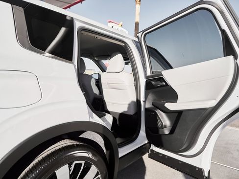 New 2025 Mitsubishi Outlander SE image 14