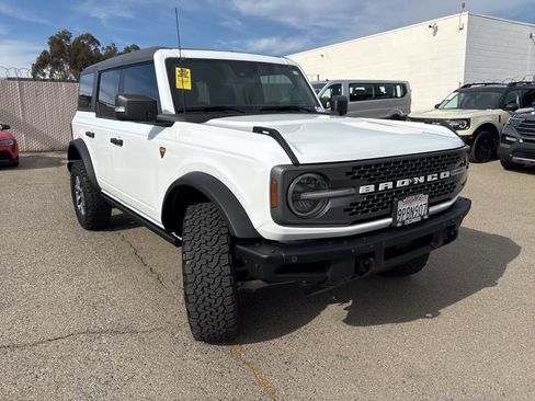 Used 2024 Ford Bronco Badlands image 3