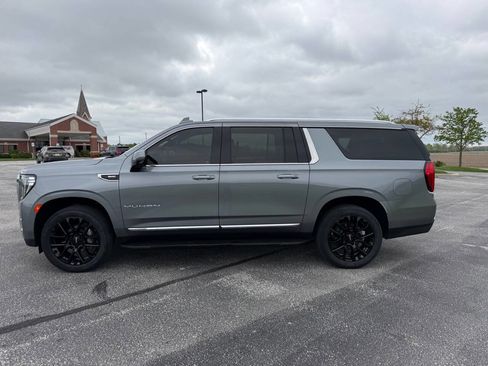 Used 2022 GMC Yukon XL SLT w/ SLT Premium Package AWD/4WD image 9