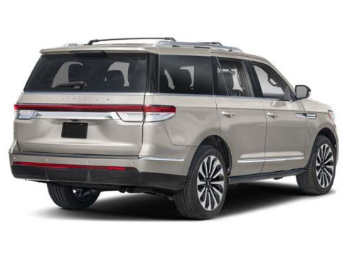 Used 2023 Lincoln Navigator Reserve AWD/4WD image 3