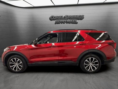 Used 2025 Ford Explorer ST-Line AWD/4WD image 2