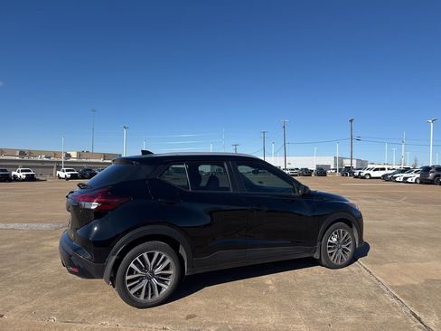 Used 2024 Nissan Kicks SV image 14