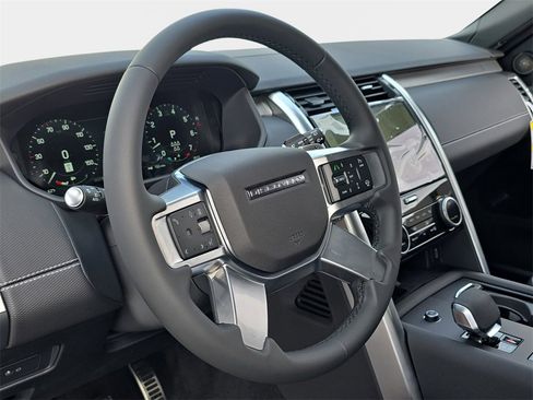 New 2026 Land Rover Discovery Limited Edition image 18