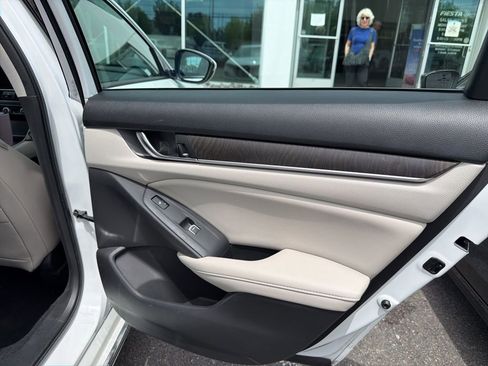 Used 2022 Honda Accord Touring image 19
