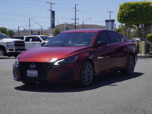 Used 2023 Nissan Altima 2.0 SR FWD image 8