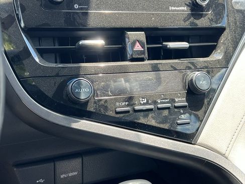 Used 2021 Toyota Camry SE FWD image 18
